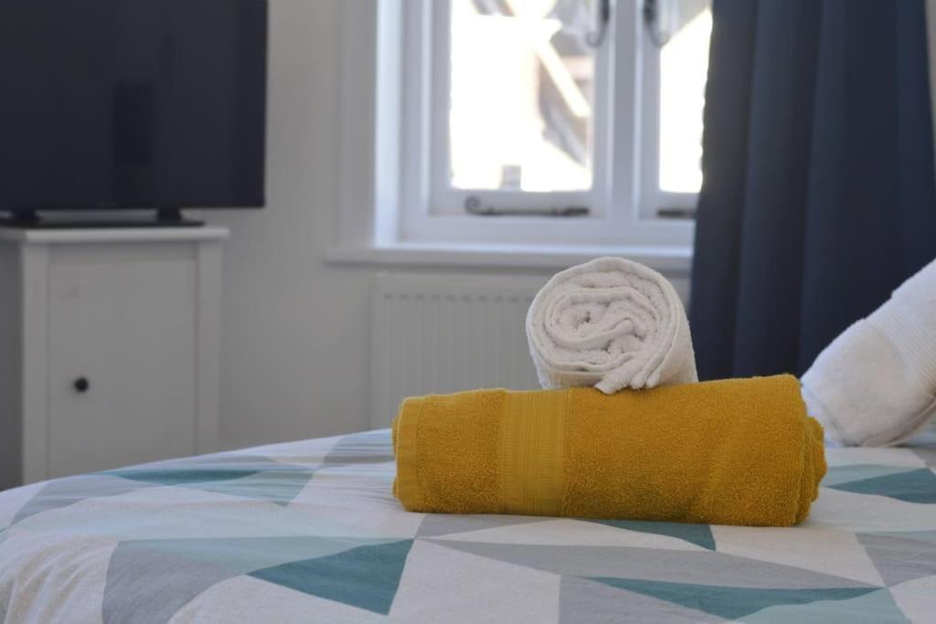 Beautiful Large 3-Bed Coastal Flat With Parking. Apartment Frinton-on-Sea Exterior photo