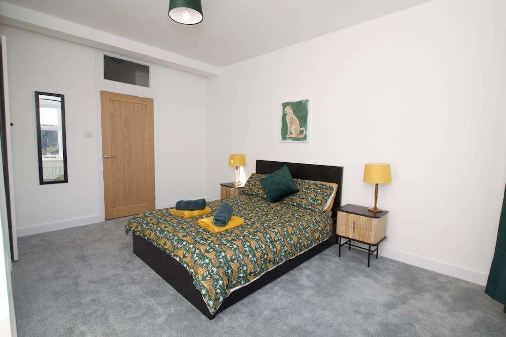 Beautiful Large 3-Bed Coastal Flat With Parking. Apartment Frinton-on-Sea Exterior photo