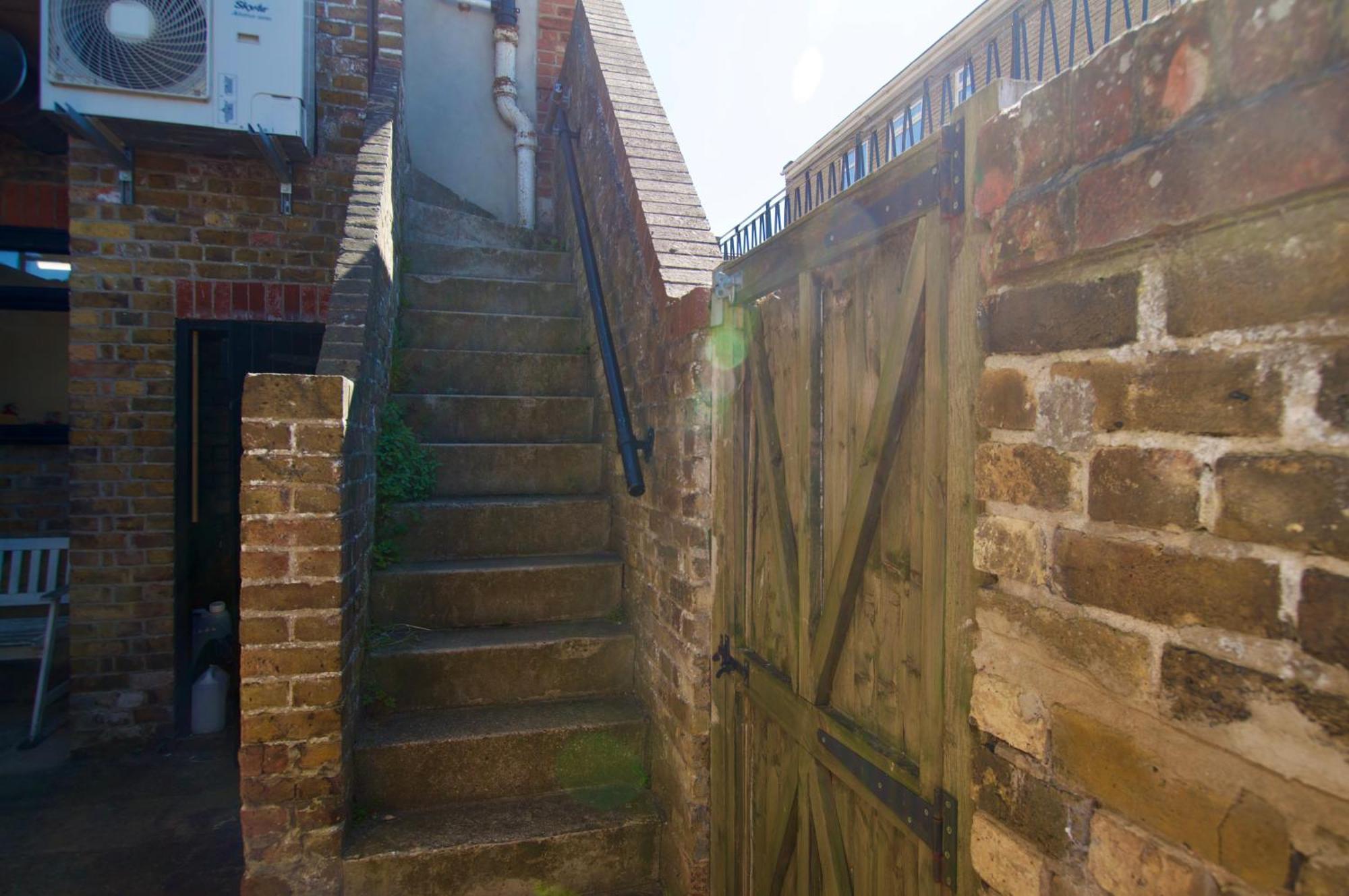 Beautiful Large 3-Bed Coastal Flat With Parking. Apartment Frinton-on-Sea Exterior photo